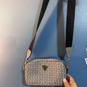 Crossbody GUESS bag